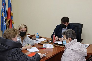 Депутат помог отремонтировать подъезд